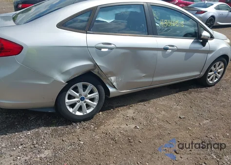 2013 Ford Fiesta Se z USA, uszkodzony, nr VIN 3FADP4BJ0DM153223